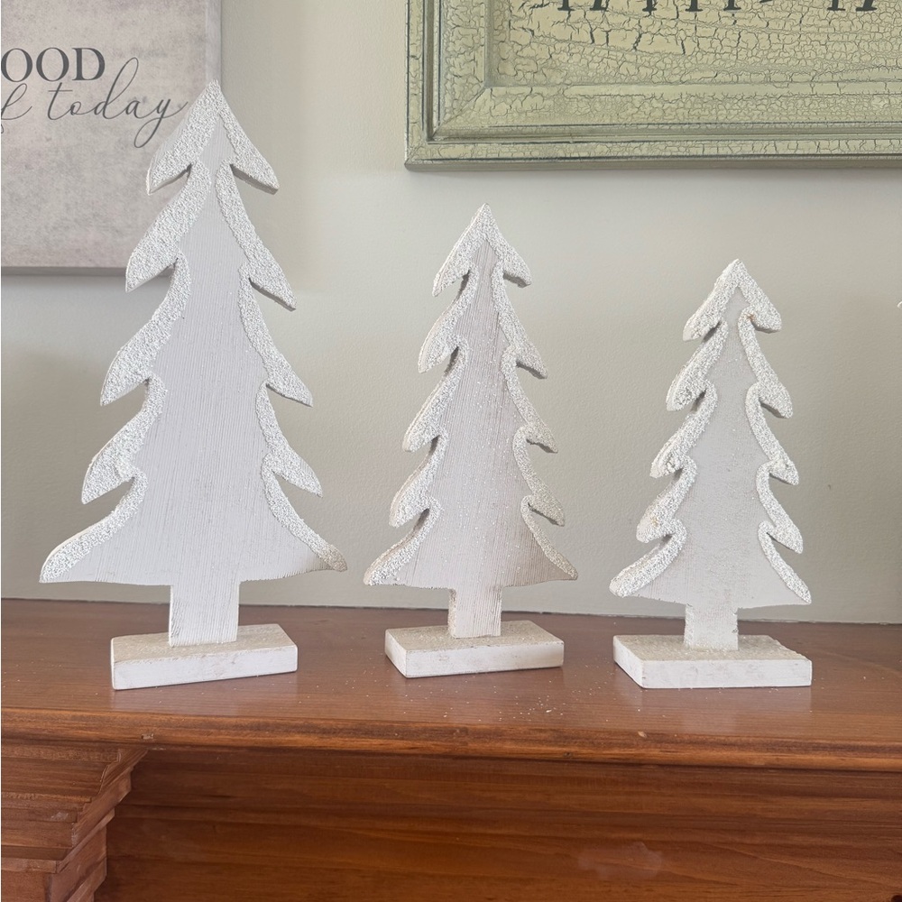 VINTAGE CHRISTMAS TREES WHITE WOOD SET 3
PRE OWNED